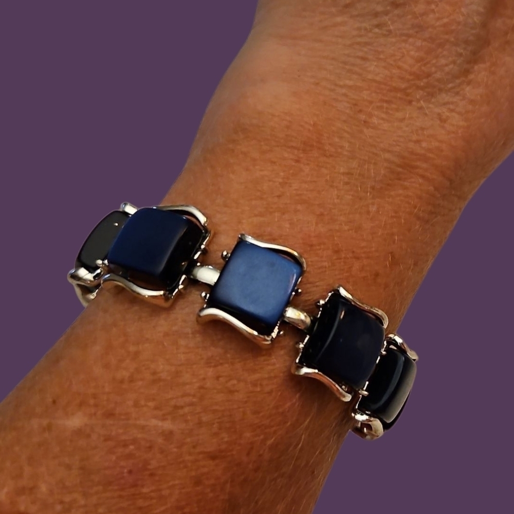 Vtg CORO 1940s Navy Blue Thermoset Moonglow Square Link Bracelet